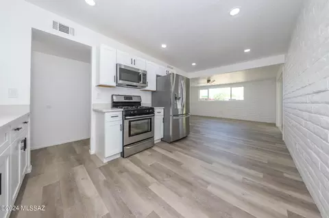 17 E Corona Rd, Tucson, AZ 85756 photo 5