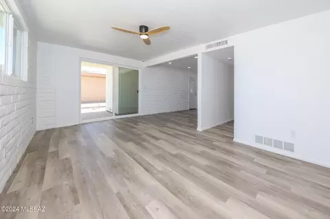 17 E Corona Rd, Tucson, AZ 85756 photo 10