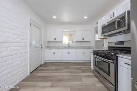 17 E Corona Rd, Tucson, AZ 85756 photo 6