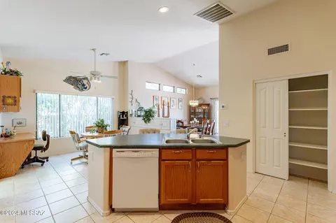 Kitchen - 62341 E Amberwood Dr, Saddlebrooke, AZ 85739 photo 1 of 5