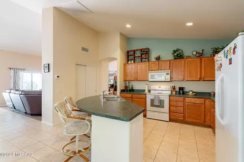 Kitchen - 62341 E Amberwood Dr, Saddlebrooke, AZ 85739 photo 4 of 5