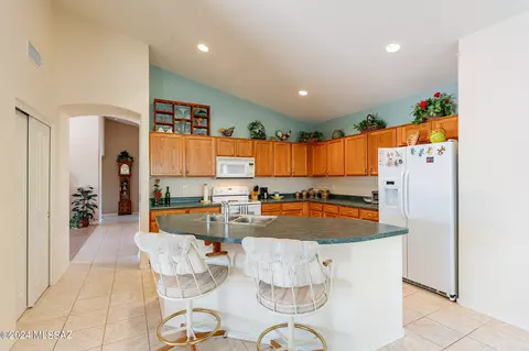 Kitchen - 62341 E Amberwood Dr, Saddlebrooke, AZ 85739 photo 5 of 5