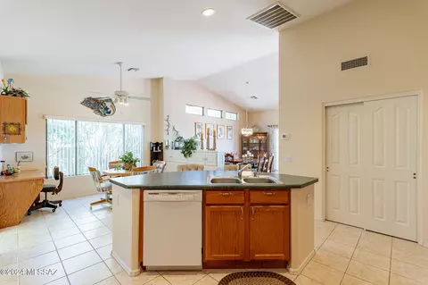 Kitchen - 62341 E Amberwood Dr, Saddlebrooke, AZ 85739 photo 2 of 5