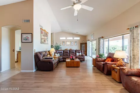 Living - 62341 E Amberwood Dr, Saddlebrooke, AZ 85739 photo 3 of 4
