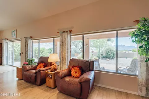 Living - 62341 E Amberwood Dr, Saddlebrooke, AZ 85739 photo 2 of 4