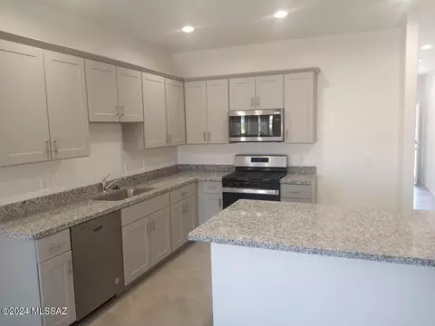 Kitchen - 12885 E Russo Dr W, Vail, AZ 85641 photo 1 of 1