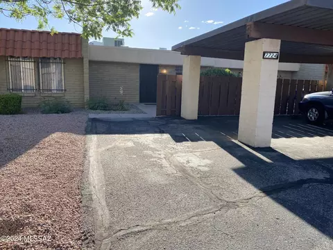 7724 E Kenyon Dr, Tucson, AZ 85710 photo 2