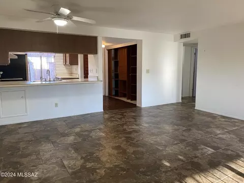 7724 E Kenyon Dr, Tucson, AZ 85710 photo 11