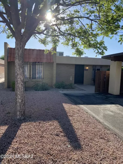 7724 E Kenyon Dr, Tucson, AZ 85710
