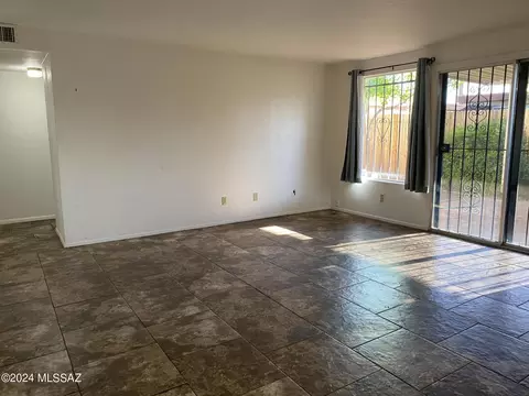7724 E Kenyon Dr, Tucson, AZ 85710 photo 10