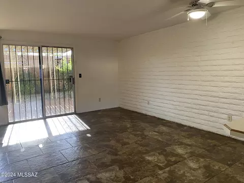 7724 E Kenyon Dr, Tucson, AZ 85710 photo 9