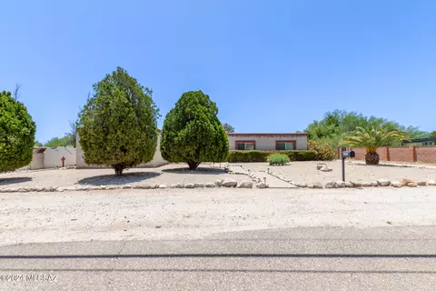 7858 E Cloud Rd, Tucson, AZ 85750 photo 2