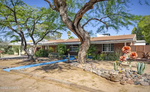 2033 E Rennoc Stra, Tucson, AZ 85719