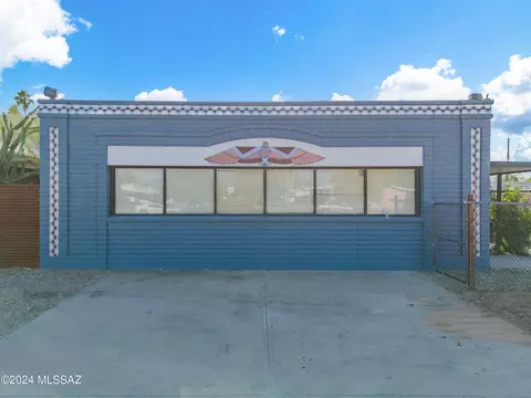 2005 N Swan Rd, Tucson, AZ 85712