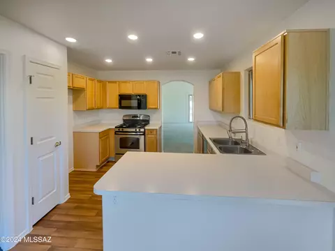 Kitchen - 10086 E Desert Gorge Dr, Tucson, AZ 85747 photo 3 of 3