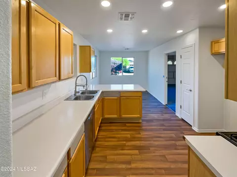 Kitchen - 10086 E Desert Gorge Dr, Tucson, AZ 85747 photo 2 of 3