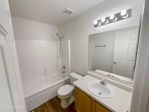 Bath - 10086 E Desert Gorge Dr, Tucson, AZ 85747 photo 1 of 2