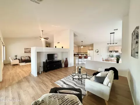 2323 E Bonita Canyon Dr, Green Valley, AZ 85614