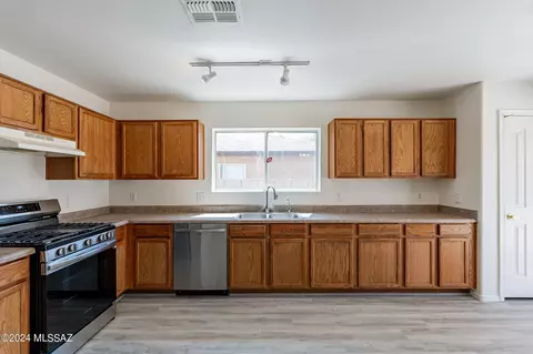 Kitchen - 5848 E Tercel Dr, Tucson, AZ 85756 photo 4 of 6