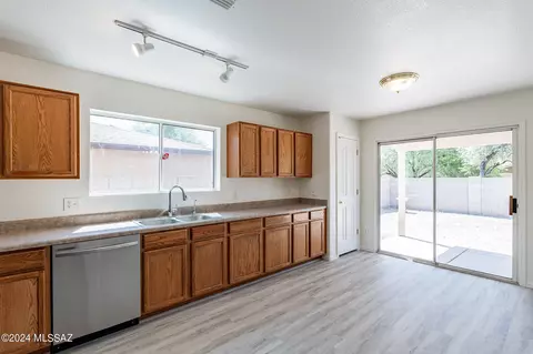 Kitchen - 5848 E Tercel Dr, Tucson, AZ 85756 photo 5 of 6