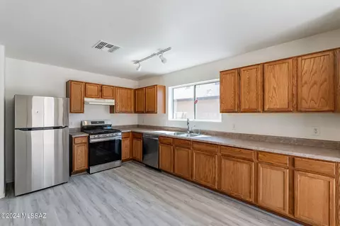 Kitchen - 5848 E Tercel Dr, Tucson, AZ 85756 photo 3 of 6