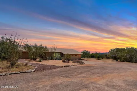 16131 W Ridgemoor Ave, Tucson, AZ 85736