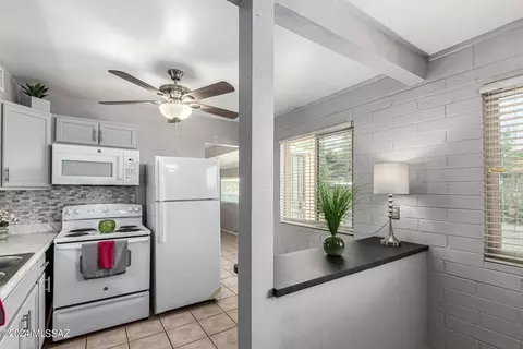 Kitchen - 8060 E Broadway Blvd #E-112, Tucson, AZ 85710 photo 1 of 3
