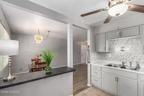 Kitchen - 8060 E Broadway Blvd #E-112, Tucson, AZ 85710 photo 2 of 3