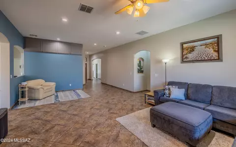 7625 S Pacific Willow Dr, Tucson, AZ 85747 photo 6