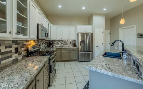7625 S Pacific Willow Dr, Tucson, AZ 85747 photo 9