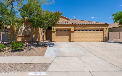 7625 S Pacific Willow Dr, Tucson, AZ 85747 photo 3