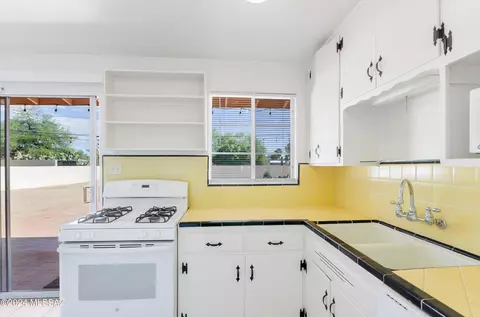4402 E 16th St, Tucson, AZ 85711 photo 9