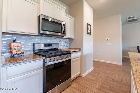 Kitchen - 525 W Grantham St, Vail, AZ 85641 photo 3 of 4