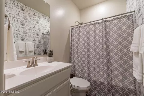 Bath - 525 W Grantham St, Vail, AZ 85641 photo 2 of 3