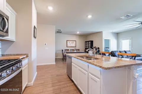 Kitchen - 525 W Grantham St, Vail, AZ 85641 photo 2 of 4