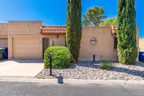 8430 E Brookside Ln, Tucson, AZ 85710