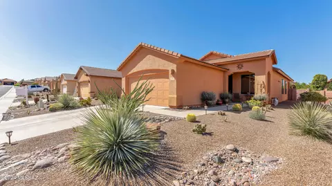 488 W Bazille Way, Green Valley, AZ 85614