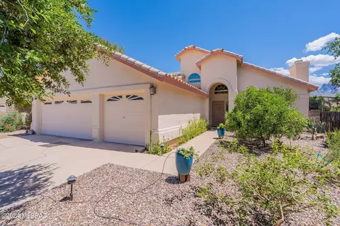 8860 N Dusk Glow Ct, Tucson, AZ 85704