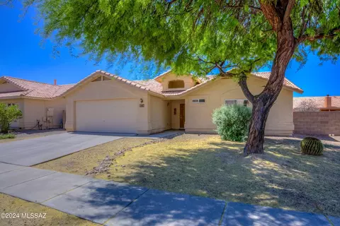 9774 E Paseo San Ardo, Tucson, AZ 85747