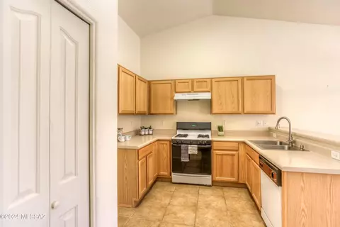 9774 E Paseo San Ardo, Tucson, AZ 85747 photo 3