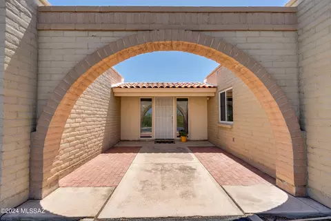 6622 N Montebella Rd, Tucson, AZ 85704