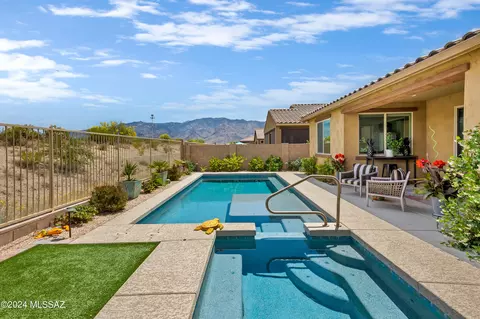 967 E Silver Ray Dr, Tucson, AZ 85737