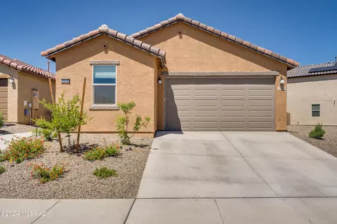 9052 E Pantano Bluff Dr, Tucson, AZ 85730