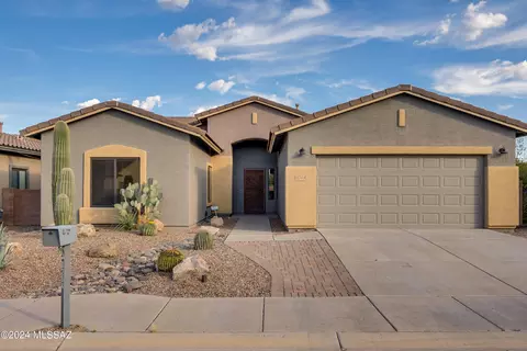 8264 N Rocky Brook Dr, Tucson, AZ 85743