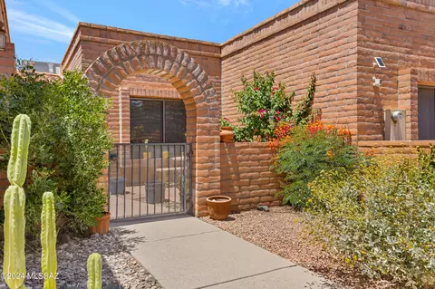 1952 W Misty Hollow Ln, Tucson, AZ 85704