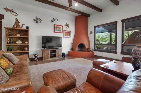 50 Burruel St, Tubac, AZ 85646