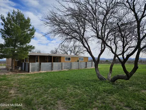 396 W 4 Feathers Ln, Benson, AZ 85602