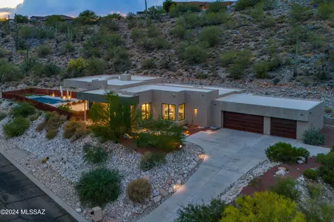4131 N Sunset Cliff Dr, Tucson, AZ 85750