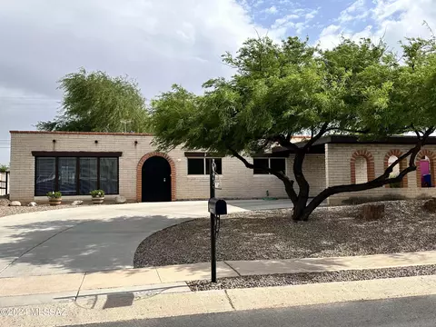 8602 E Hawthorne St, Tucson, AZ 85710