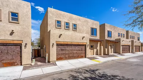 Exterior - 1069 E Irwin Pl, Tucson, AZ 85719 photo 5 of 5